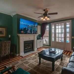 Vacation 5 Mins To Down Town 2 Bedrooms 2 Baths Garden Area Hot Tub Nashville